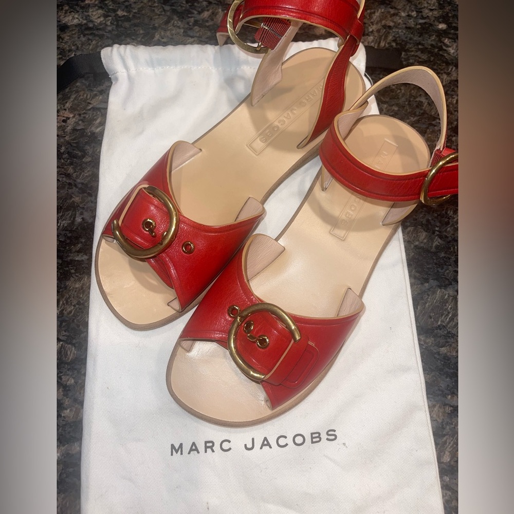 The Marc Jacobs Horizon Flat Sandal in Red - Size 37. Brand new with tags & bag!